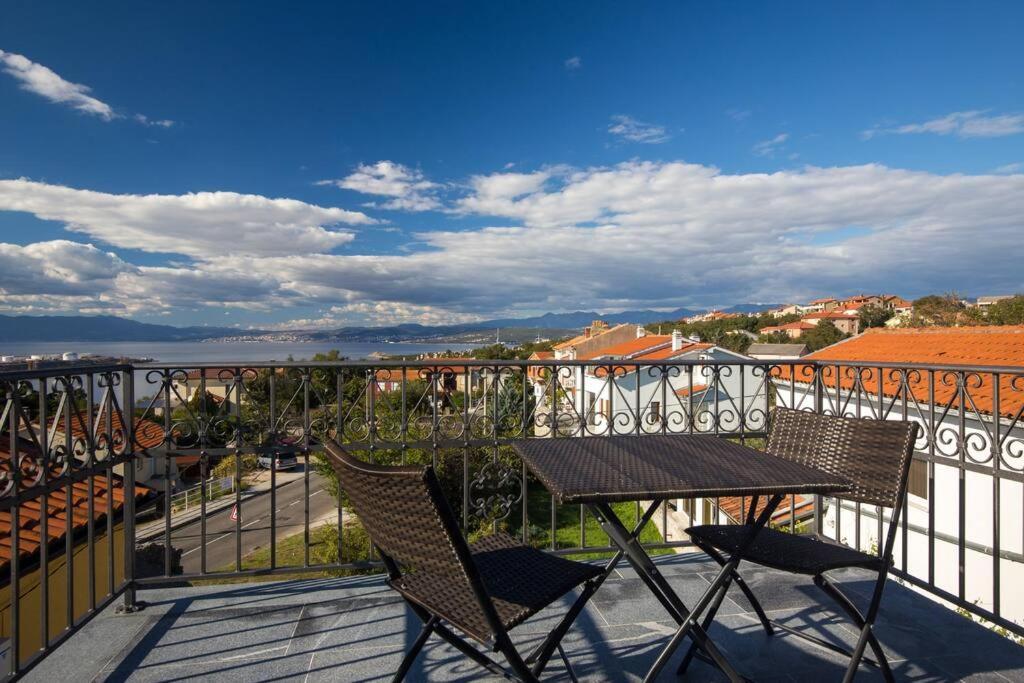 Villa Ajda - Green Room Omišalj Buitenkant foto