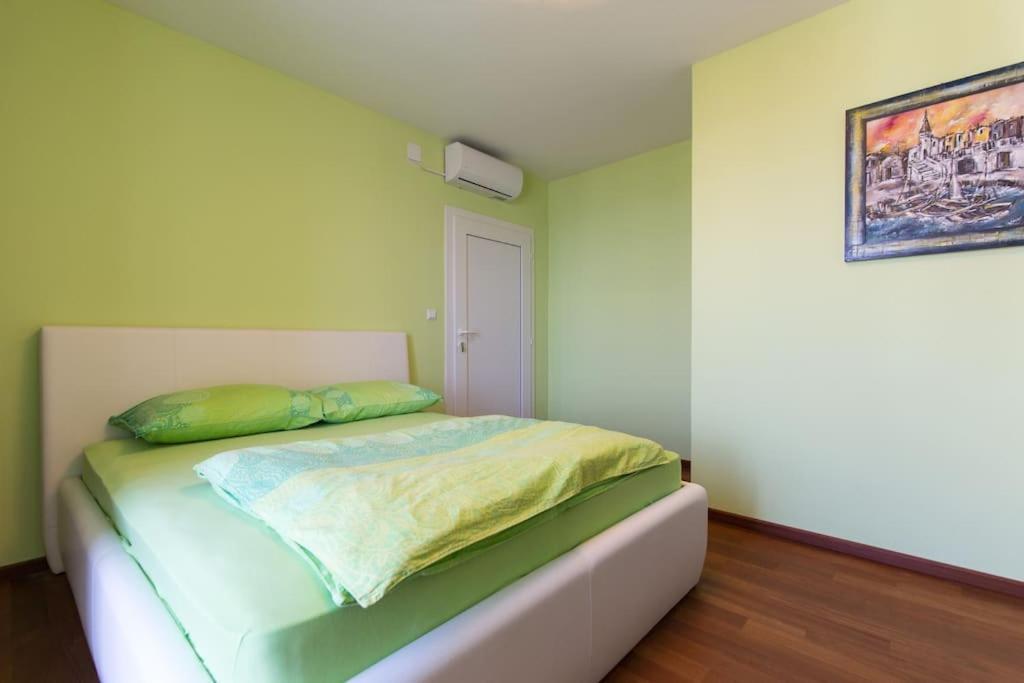 Villa Ajda - Green Room Omišalj Buitenkant foto